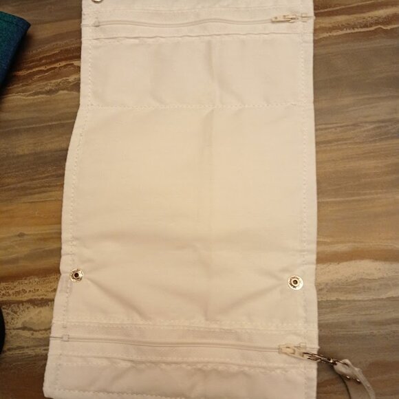 Nwt Snap closure Tri-fold Wristlet Wallets with Zippers Cats Bats Leaves Western - Picture 10 of 16